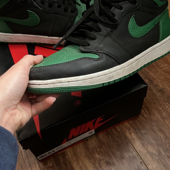 Nike Air Jordan Retro High OG - Picture 3 of 4